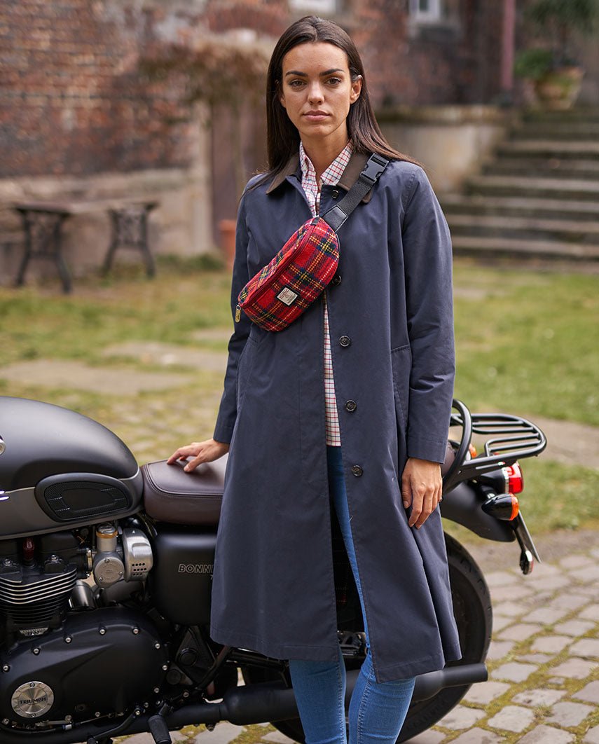 Almond - der klassische Baumwolltmantel in navy - Wellington of Bilmore