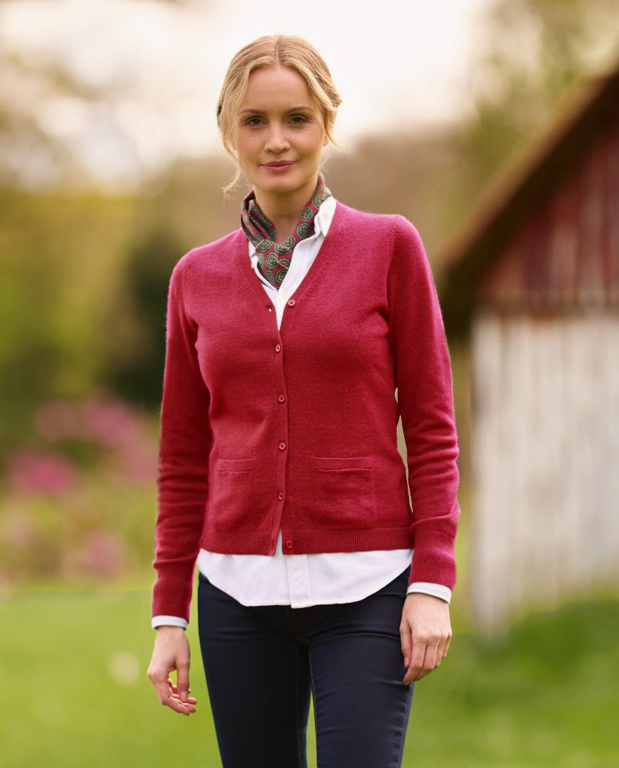 Damen Cardigan ''Mara'' in red dahlia - Wellington of Bilmore