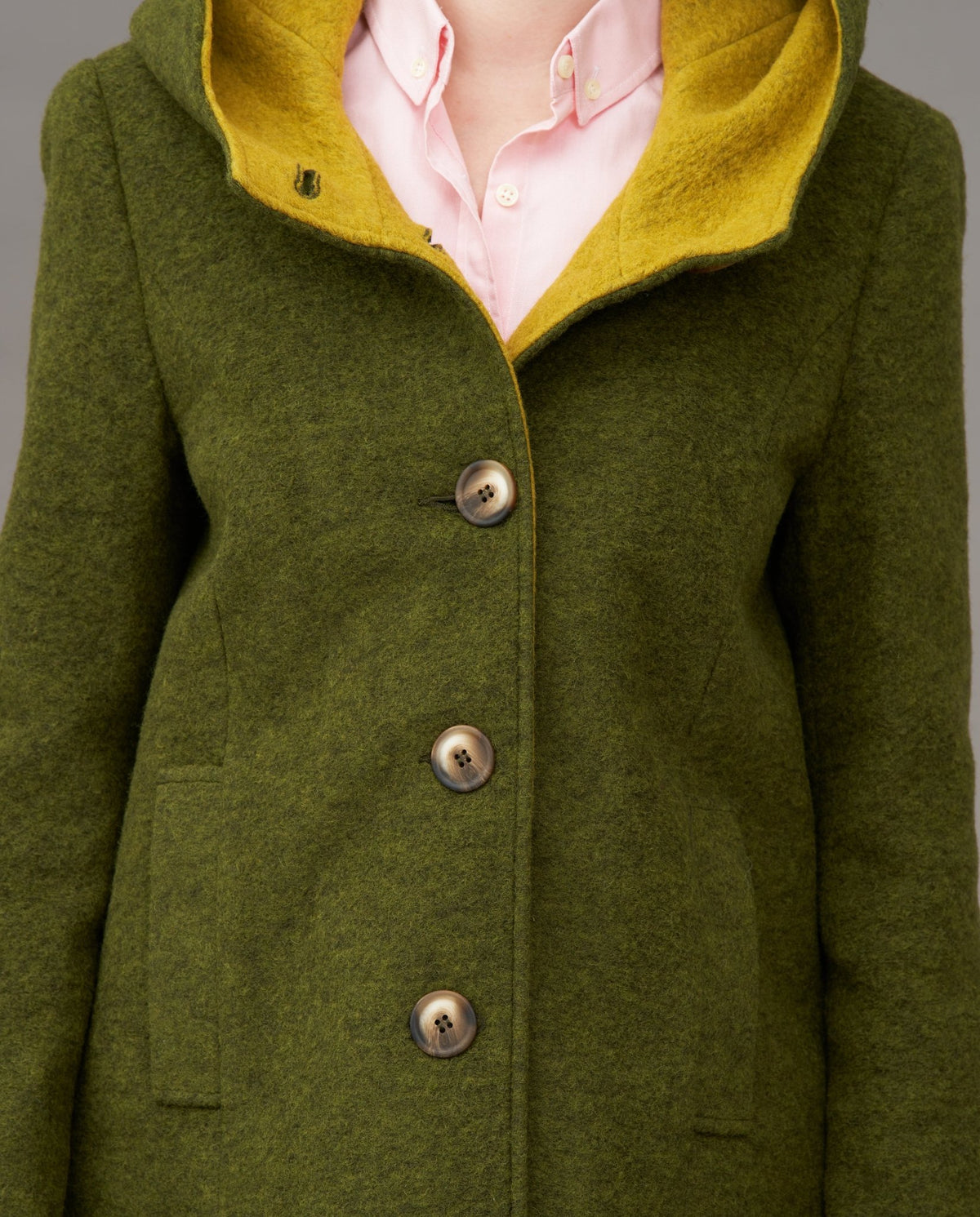 Damen-Walkmantel „Cosy Sarah“ aus gekochter Wolle in Moss Green - Wellington of Bilmore
