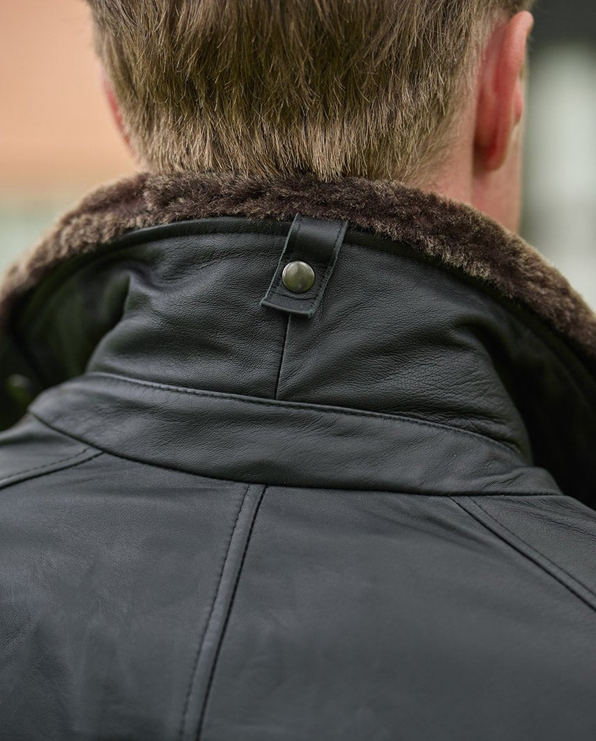 Fliegerblouson ''Jamy'' in schwarz aus feinstem Lammnappa mit echtem Lammfellkragen - Wellington of Bilmore