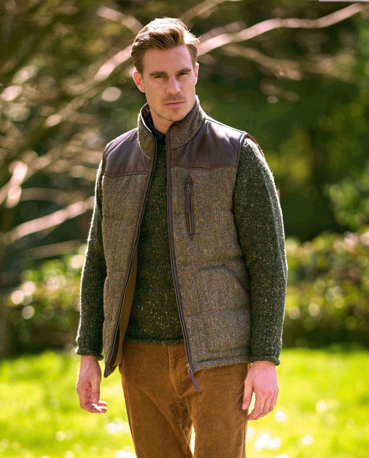 Gefütterte Harris Tweed Weste “Levi” mit Leder Applikationen - Wellington of Bilmore