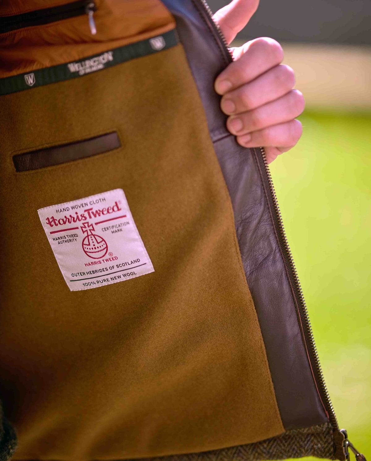 Gefütterte Harris Tweed Weste “Levi” mit Leder Applikationen - Wellington of Bilmore