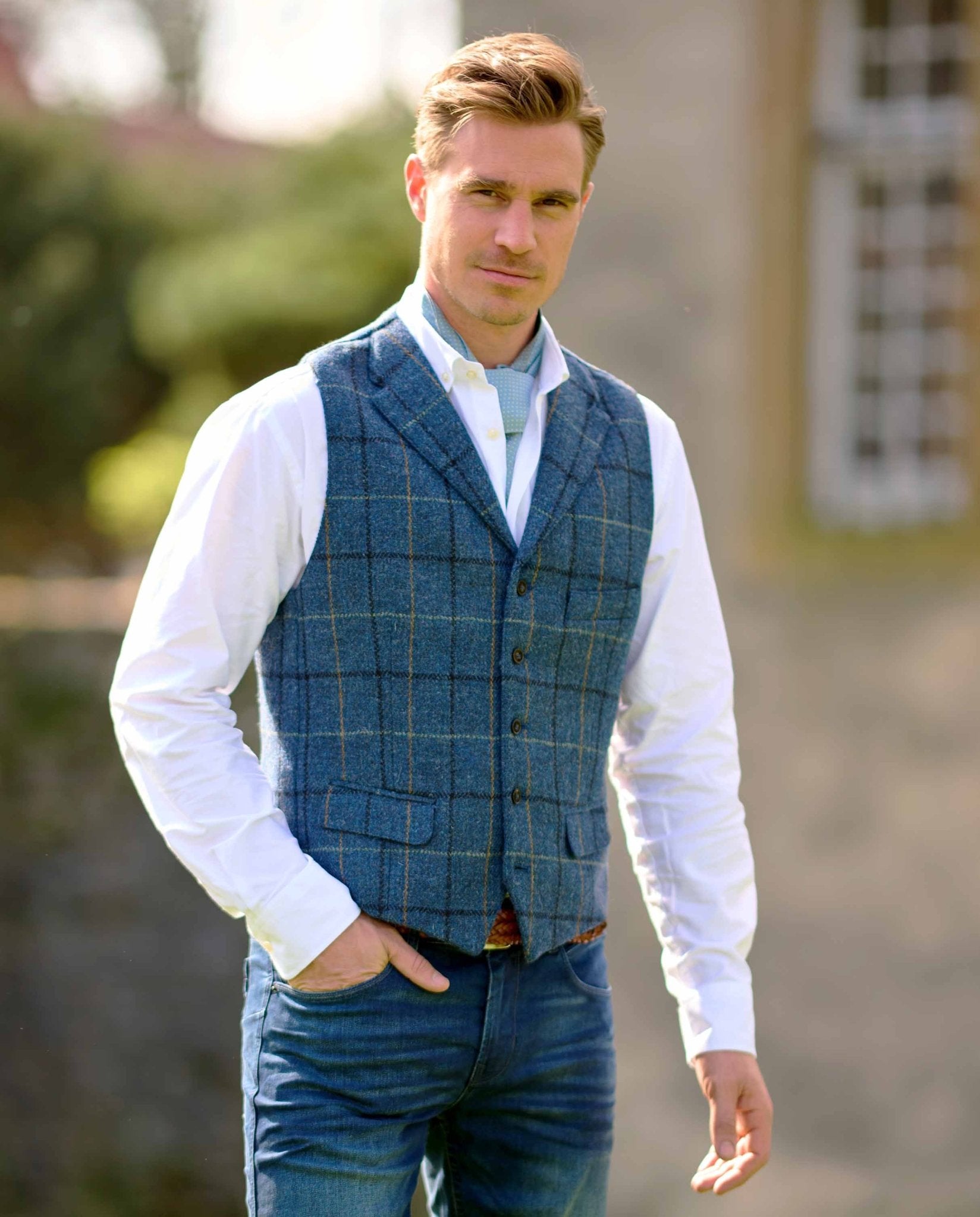 Harris Tweed Weste ''Wales'' in blue overcheck - Wellington of Bilmore