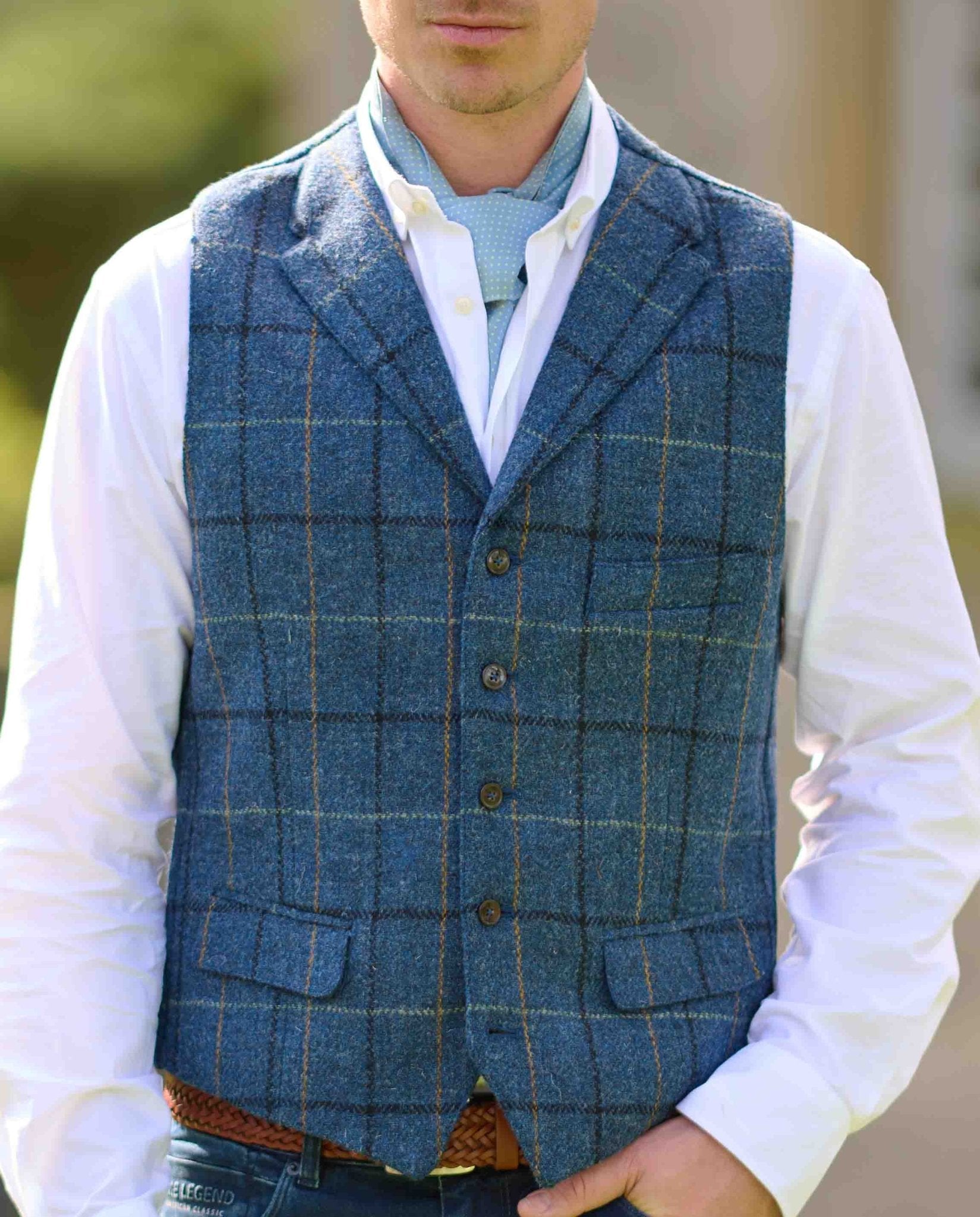 Harris Tweed Weste ''Wales'' in blue overcheck - Wellington of Bilmore