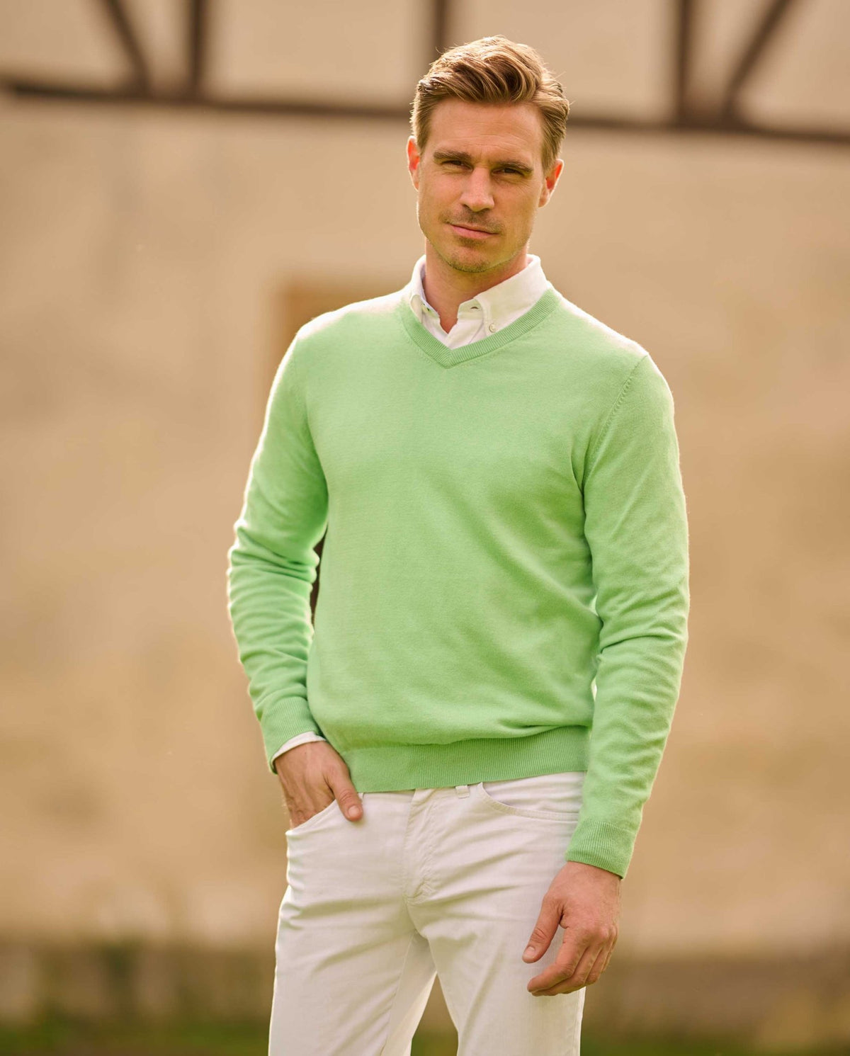 Herren Baumwollpullover ''Tom'' mit V-Ausschnitt in green apple - Wellington of Bilmore