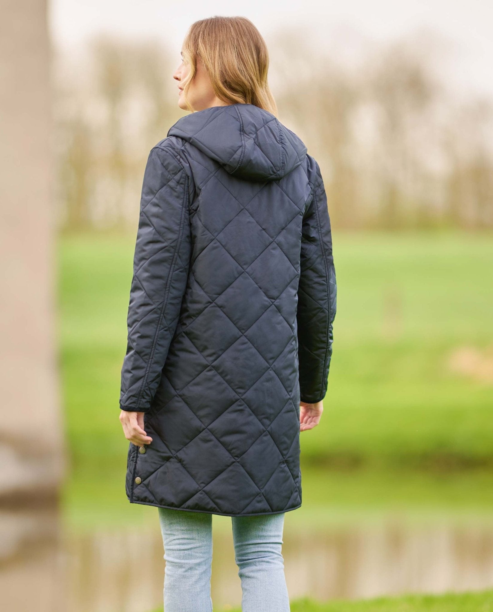 Leichter Steppmantel ''Perth'' mit Kapuze in navy - Wellington of Bilmore