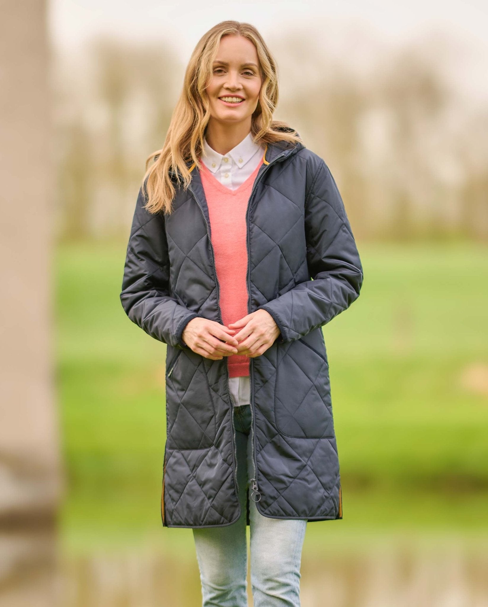 Leichter Steppmantel ''Perth'' mit Kapuze in navy - Wellington of Bilmore