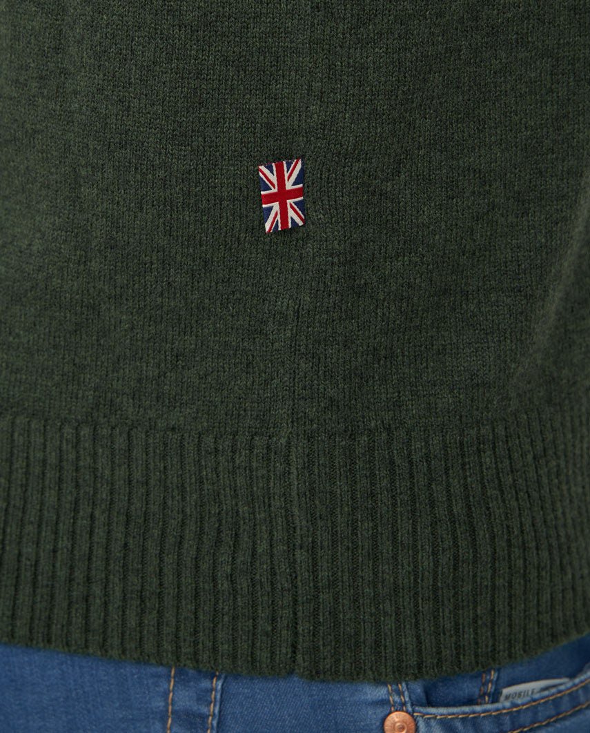 Merino-Lambswool Herrenpullover „Jordan“ in forrest green – mit Harris-Tweed-Details - Wellington of Bilmore