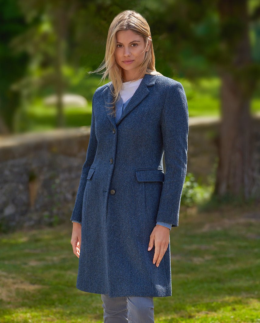 Tweed Blazermantel "Emilia" aus Woll - Kaschmir in Blue Herringbone - Wellington of Bilmore