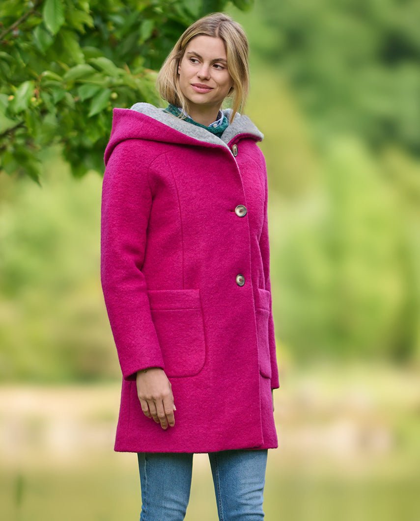 Walkmantel '' Sally'' mit Kapuze in fuchsia - Wellington of Bilmore