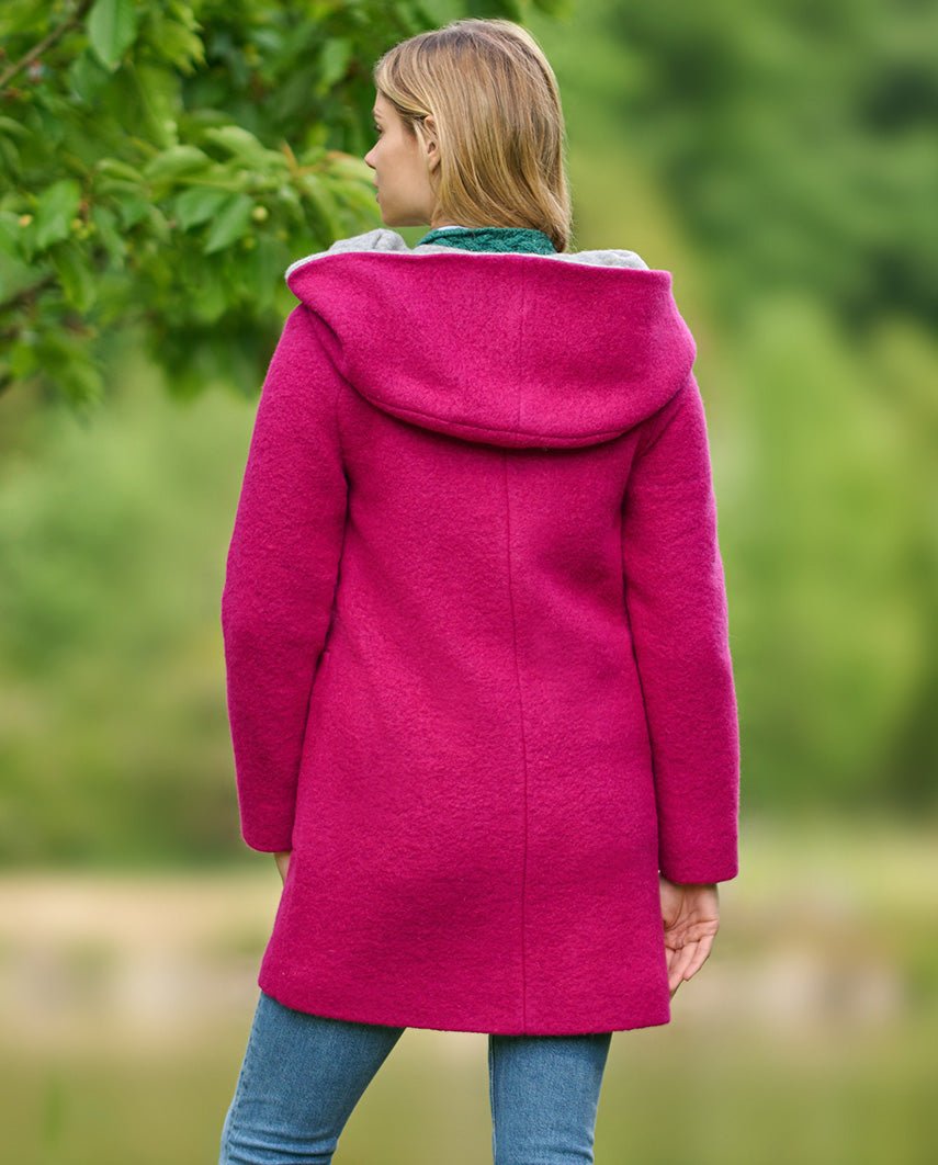 Walkmantel '' Sally'' mit Kapuze in fuchsia - Wellington of Bilmore
