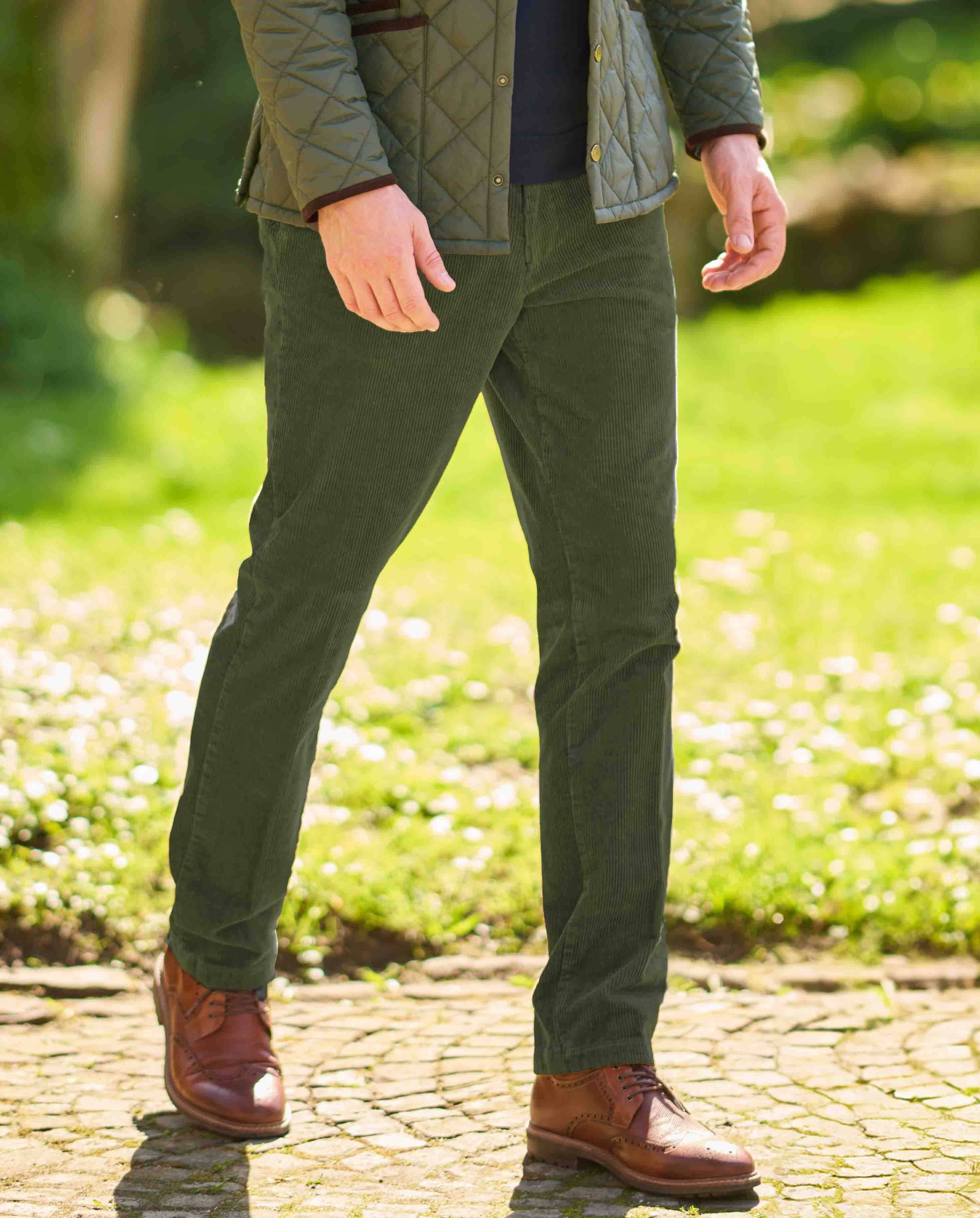 Herren Cordhose ''Mr. Bradley'' aus Genuacord in forrest