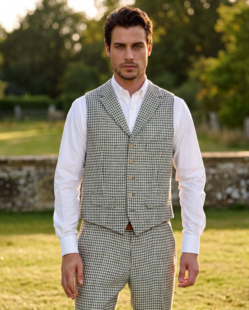 Harris Tweed Weste "Wales" in in grey-cream houndstooth