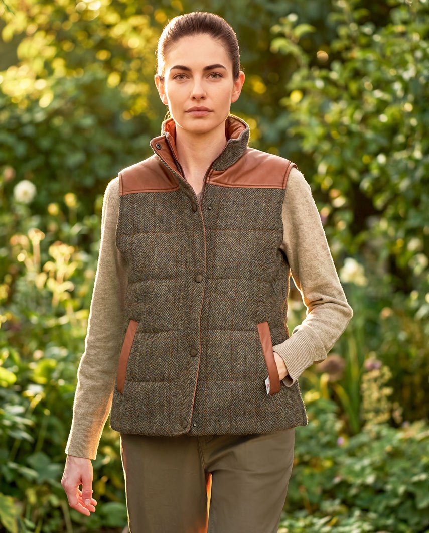 Damen-Steppweste „Lisa“ aus Harris Tweed mit Nappalederbesatz | Evergreen - Wellington of Bilmore