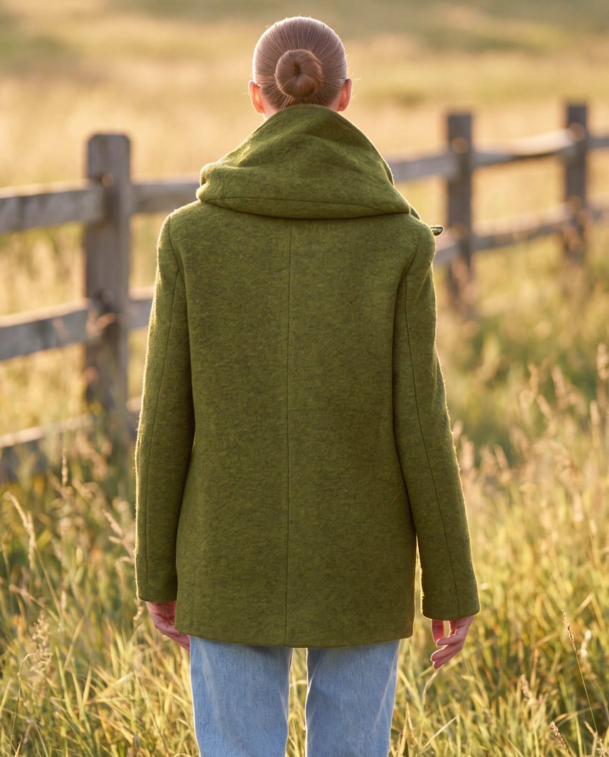 Damen-Walkmantel „Cosy Sarah“ aus gekochter Wolle in Moss Green - Wellington of Bilmore