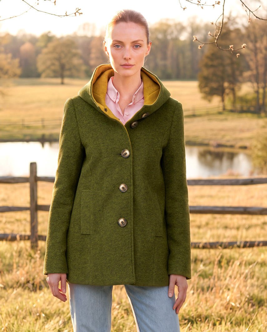 Damen-Walkmantel „Cosy Sarah“ aus gekochter Wolle in Moss Green - Wellington of Bilmore