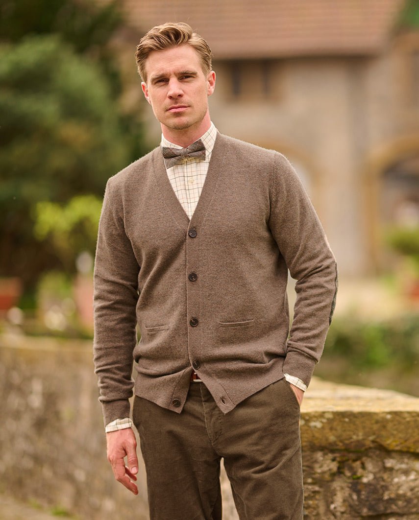 Herren Merino-Strickjacke ''The Cardigan'' in nutmeg - Wellington of Bilmore