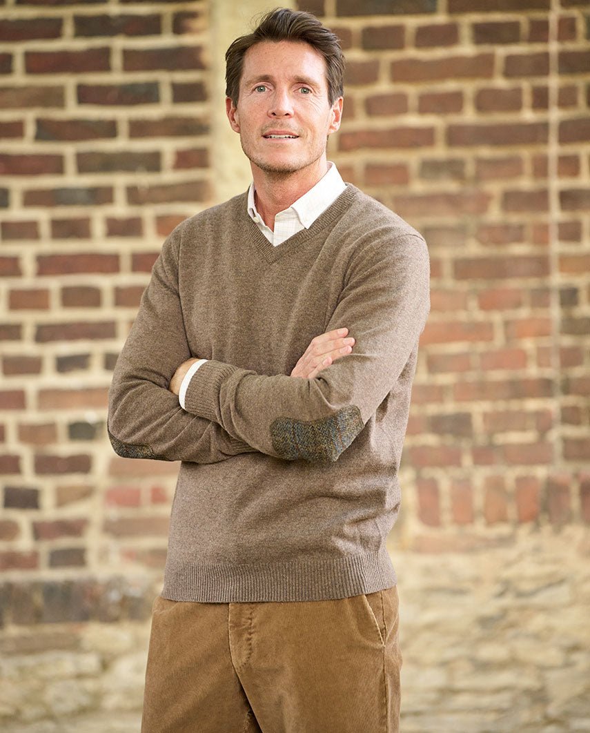 Herren Strickpullover ''Jack'' in nutmeg mit Harris Tweed Applikationen - Wellington of Bilmore