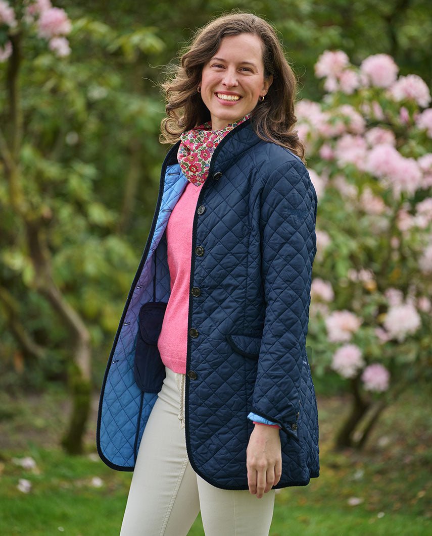 leichter Steppmantel ''Grace'' in navy - Wellington of Bilmore