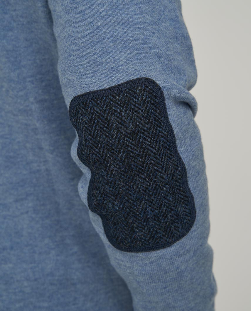 Merino-Lambswool Herrenpullover „Jordan“ in blue – mit Harris-Tweed-Details - Wellington of Bilmore